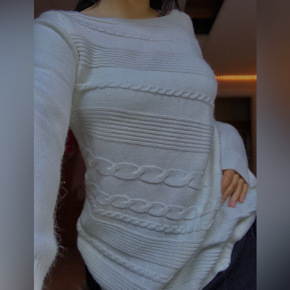 Women’s off white knit sweater